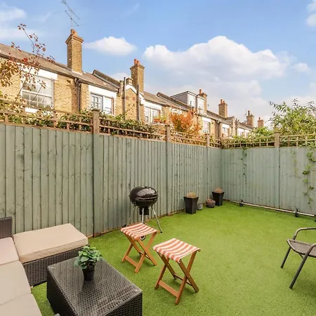 Three-Bedroom Bliss In London Town Exterior photo