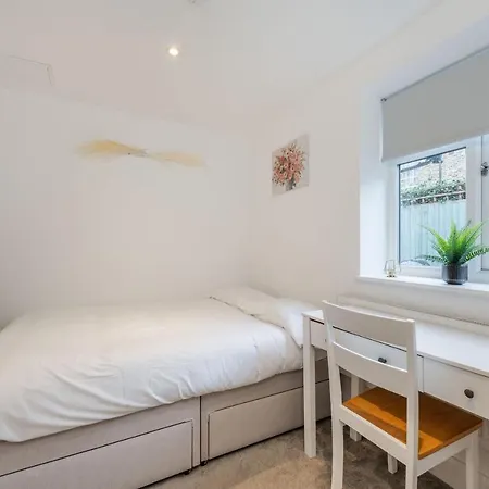 Three-Bedroom Bliss In London Town Exterior photo