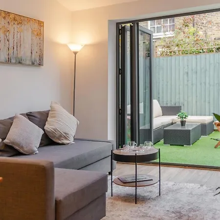 Three-Bedroom Bliss In London Town Exterior photo