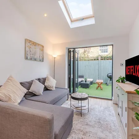 Three-Bedroom Bliss In London Town Exterior photo
