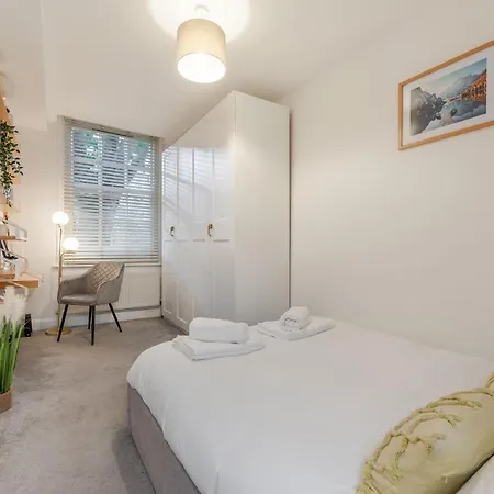 Three-Bedroom Bliss In London Town Exterior photo