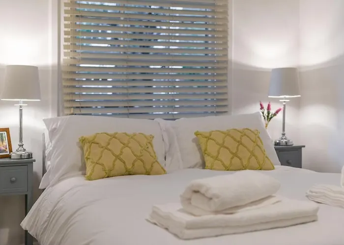 Three-Bedroom Bliss In London Town