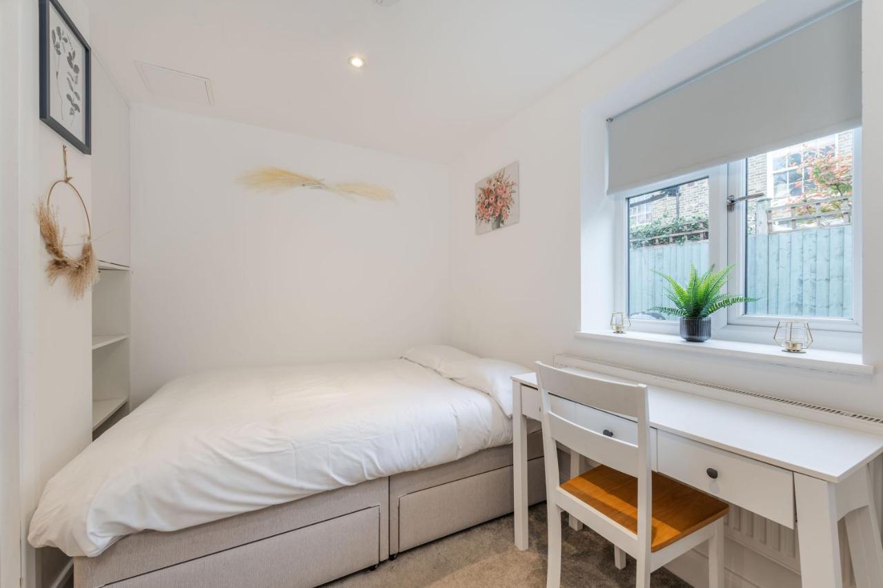 Three-bedroom Bliss In Town * Лондон