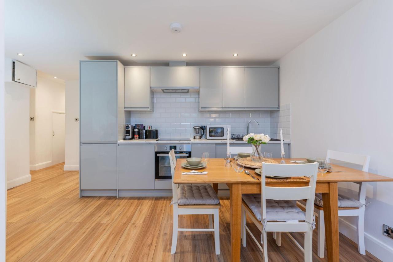 Апартаменты Three-bedroom Bliss In Town