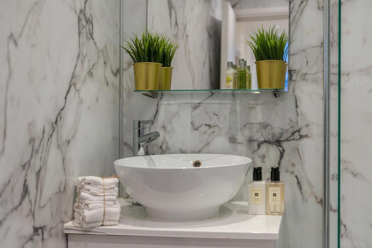 Апартаменты Three-bedroom Bliss In Town Лондон