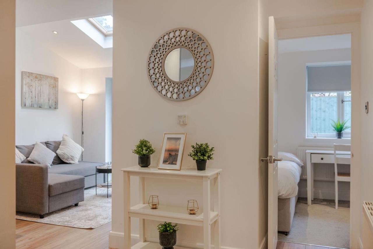 Three-bedroom Bliss In Town Апартаменты Лондон