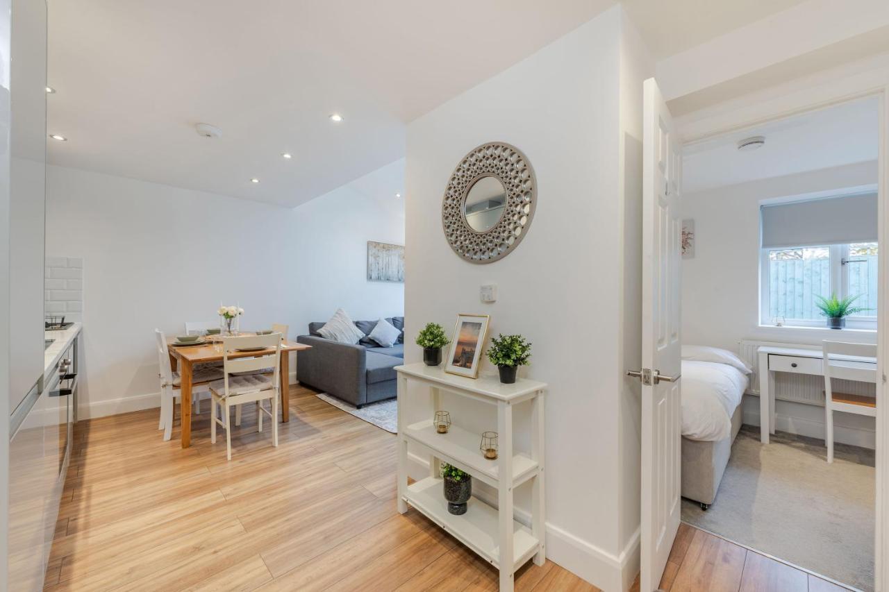 Three-bedroom Bliss In Town Апартаменты *