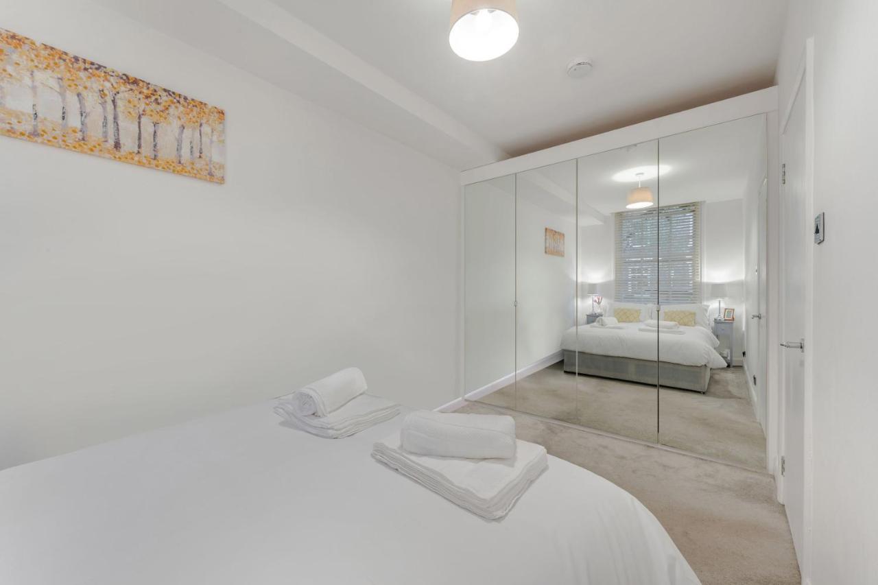Апартаменты Three-bedroom Bliss In Town *