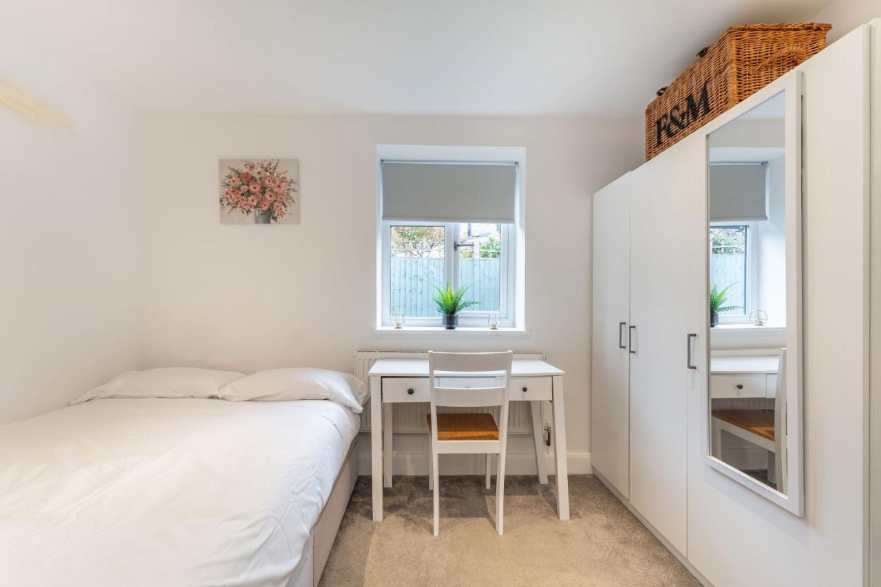 Апартаменты Three-bedroom Bliss In Town *
